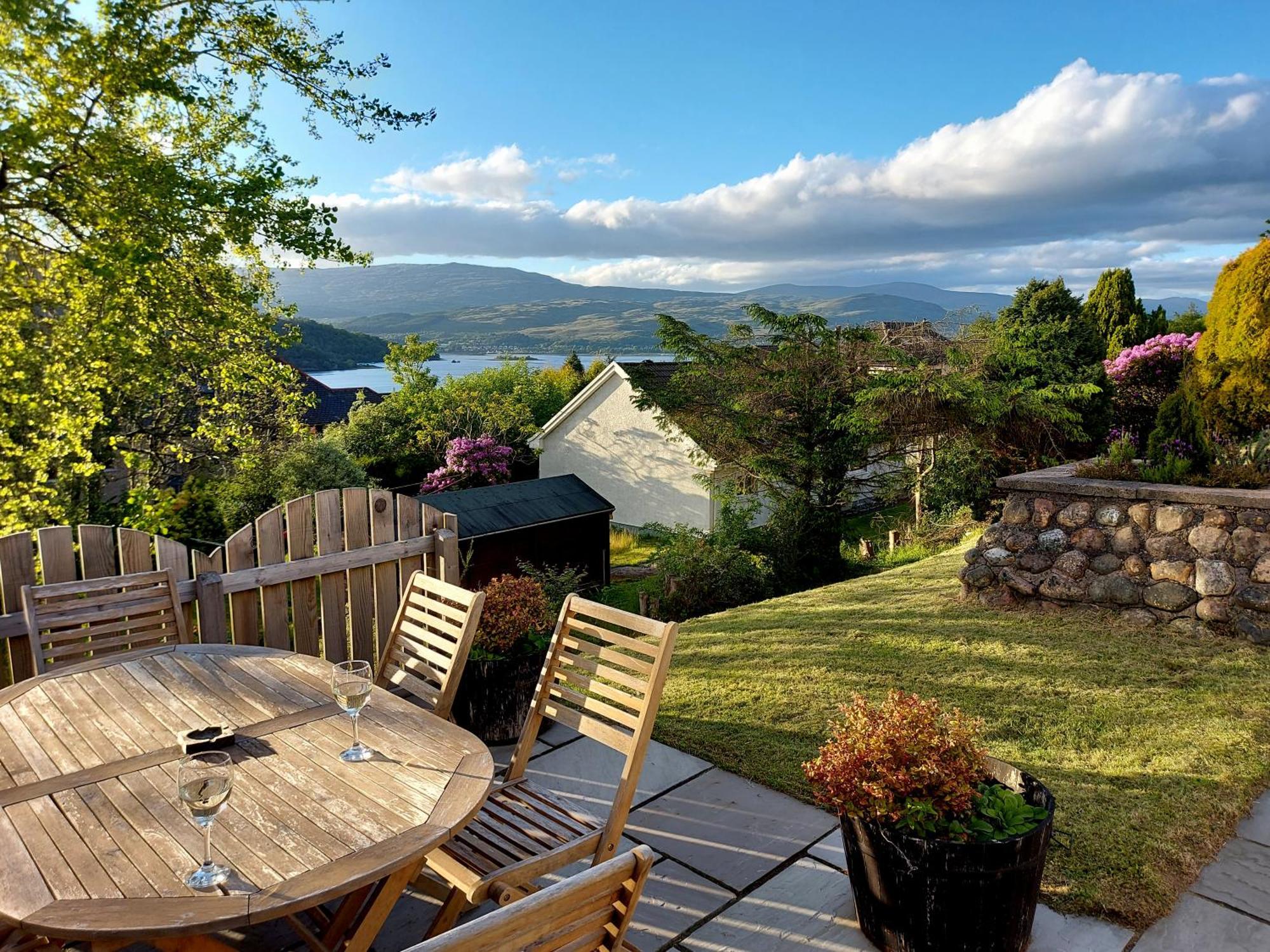 Black Sheep Bunkhouse Hostel Fort William Exterior photo